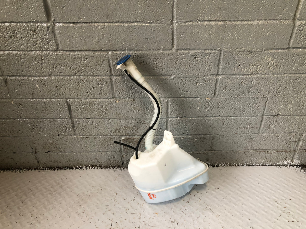 Freelander 2 Washer Bottle Windscreen and One Pump Land Rover 2006 to 2015