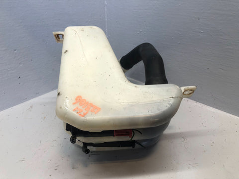 Freelander 1 Washer Bottle Windscreen 2 x Pumps Land Rover 1998 to 2006