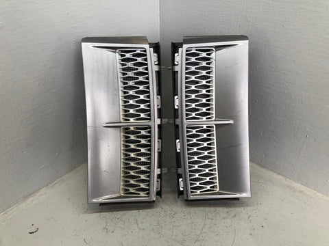 Range Rover L322 Wing Side Grilles Vents Supercharged 2002 to 2009 D26086