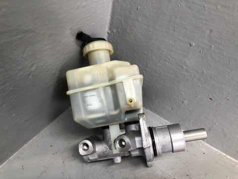 Discovery 3 Brake Master Cylinder with Reservoir Manual Land Rover 2004 to 2009