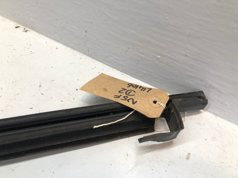 Discovery 2 Weather Strip Seal Near Side Front Window Trim Land Rover