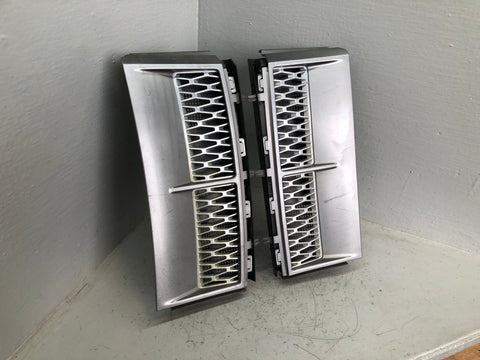 Range Rover L322 Wing Side Grilles Vents Supercharged 2002 to 2009 D26086
