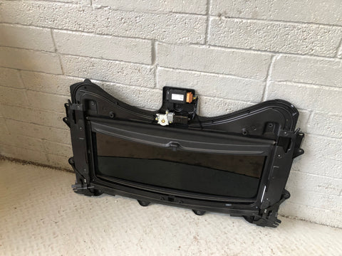Discovery 4 Sunroof Complete with Motor and Blind Land Rover 2009 to 2016 J23096