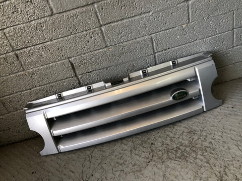 Discovery 3 Grille Front Zermatt Silver Land Rover 2004 to 2009 L03096