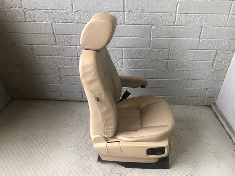 Discovery 4 Seats Leather Electric x 5 in Almond Land Rover 2009 to 2014 D13086