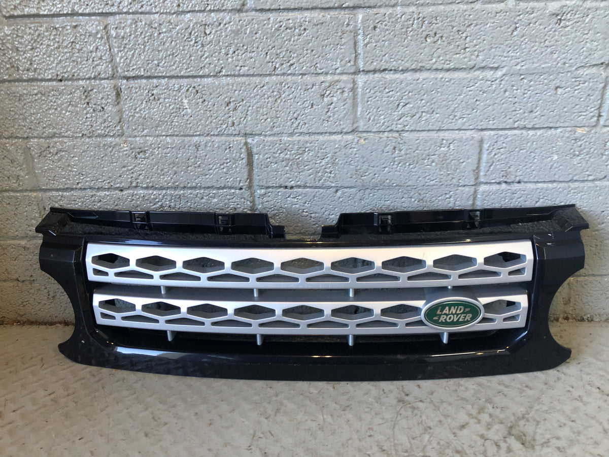 Discovery 4 Grille Front Sumatra Black and Silver Land Rover 2009 To 2016 J23096