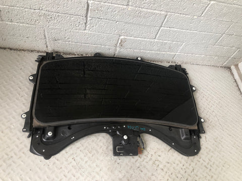 Discovery 4 Sunroof Complete with Motor and Blind Land Rover 2009 to 2016 D03086