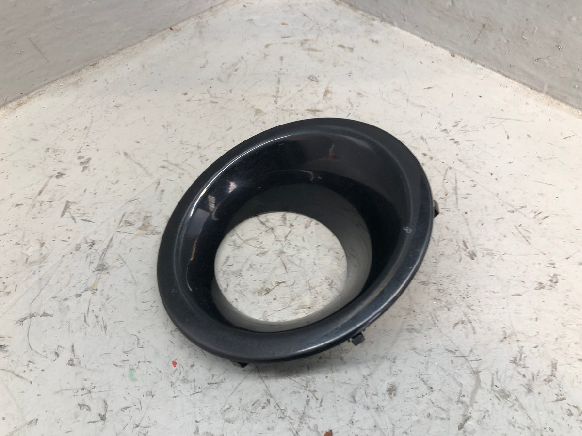 Discovery 4 Fog Light Bezel Front Bumper Sumatra Black Near Side L319 Land Rover