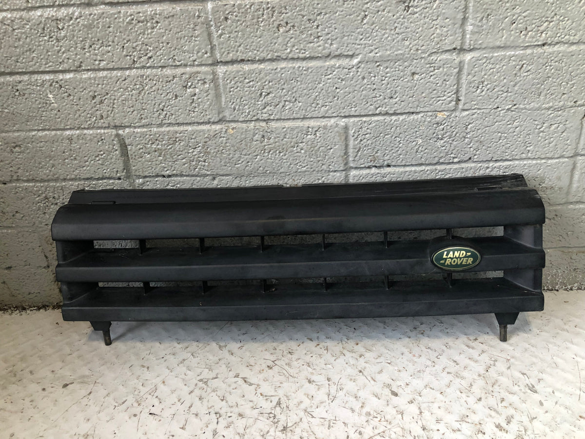 Discovery 2 Front Grille Facelift DHB000210PMA Black Land Rover 2002 to 2004