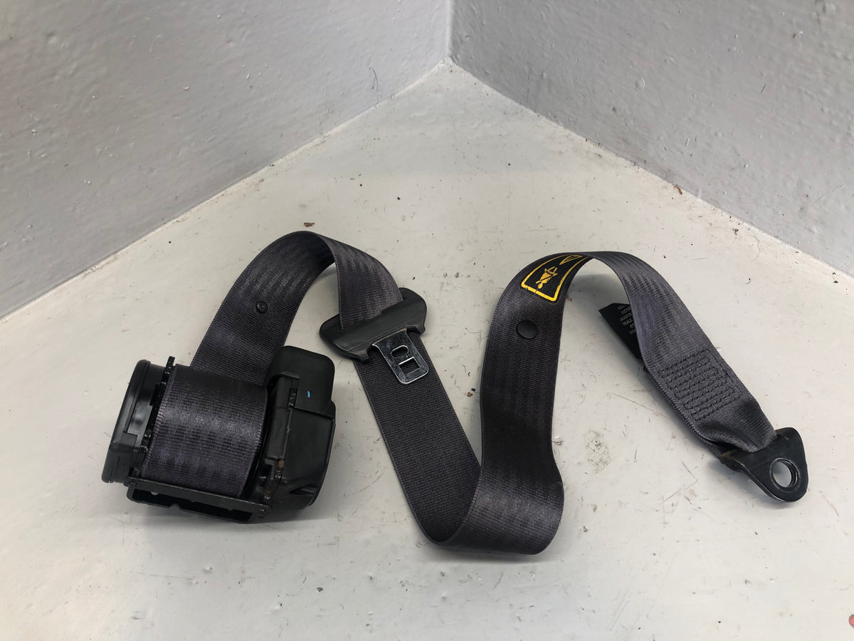 Discovery 2 Seat Belt Centre Rear in Grey Land Rover 1998 to 2004