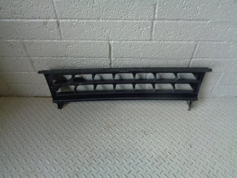 Discovery 2 Front Grille Facelift Land Rover Black 2002 to 2004