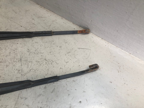 Discovery 4 Wiper Arms Front Pair of Windscreen Land Rover 2009 to 2014