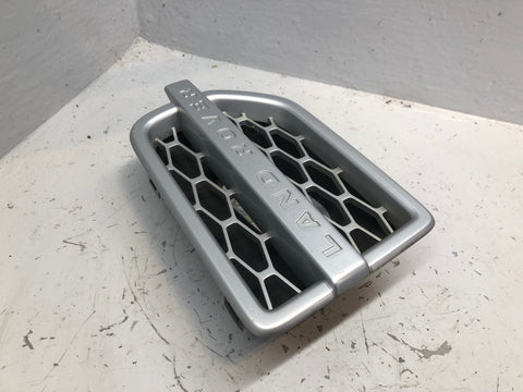 Discovery 4 Wing Vent Grille Off Side Right in Silver Land Rover 2009 to 2013