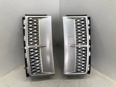 Range Rover L322 Wing Side Grilles Vents Supercharged 2002 to 2009 D26086