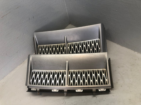 Range Rover L322 Wing Side Grilles Vents Supercharged 2002 to 2009 D01076