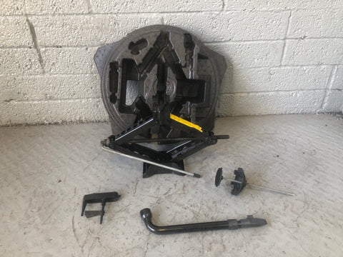 Freelander 2 Scissor Jack with Handle in Housing Brace Land Rover J07076