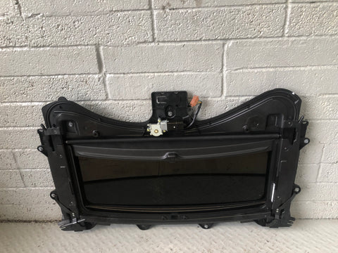 Discovery 4 Sunroof Complete with Motor and Blind Land Rover 2009 to 2016 D03086