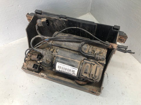 Discovery 2 Air Suspension Compressor Wabco RQG100041 Housing Land Rover L20076