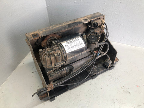 Discovery 2 Air Suspension Compressor Wabco RQG100041 Housing Land Rover L20076