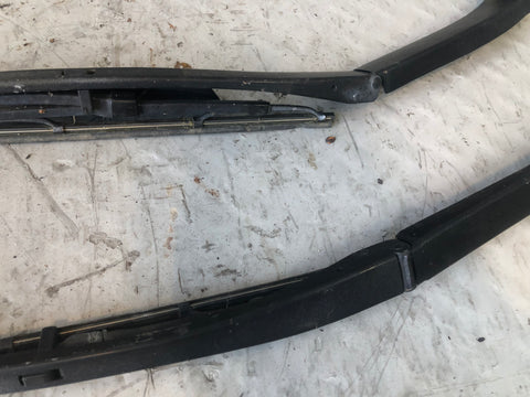 Range Rover L322 Front Windscreen Wiper Arms Pair 2010 to 2013 L29076
