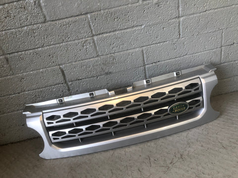 Discovery 4 Grille Front Zermatt Silver Land Rover 2009 to 2016 L10076