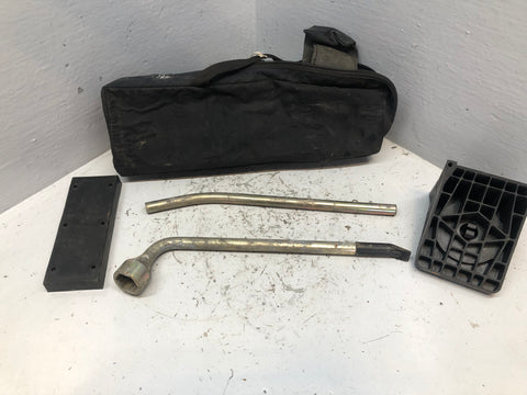 Discovery 2 Tool Kit Bag with Wheel Brace Chocks Land Rover 1998 to 2004 L14106
