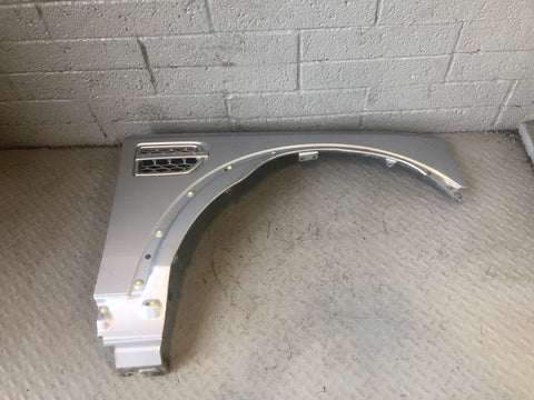 Discovery 4 Wing Off Side Front Zermatt Silver Land Rover 2009 to 2016 L10076