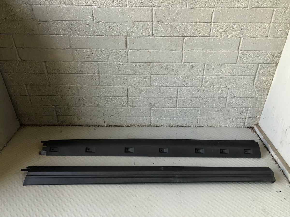 Discovery 3 or 4 Sill Trim Cover Protector Pair Land Rover 2004 to 2014 J14096