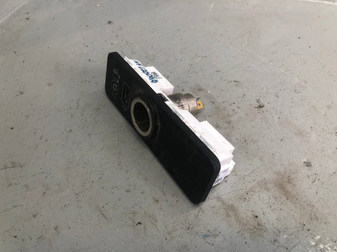 Jaguar XF Aux USB 12v Port CPLA-19C166-CB X250 2008 to 2015