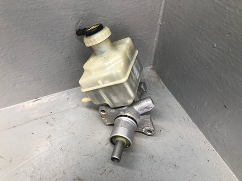 Discovery 3 Brake Master Cylinder with Reservoir Manual Land Rover 2004 to 2009