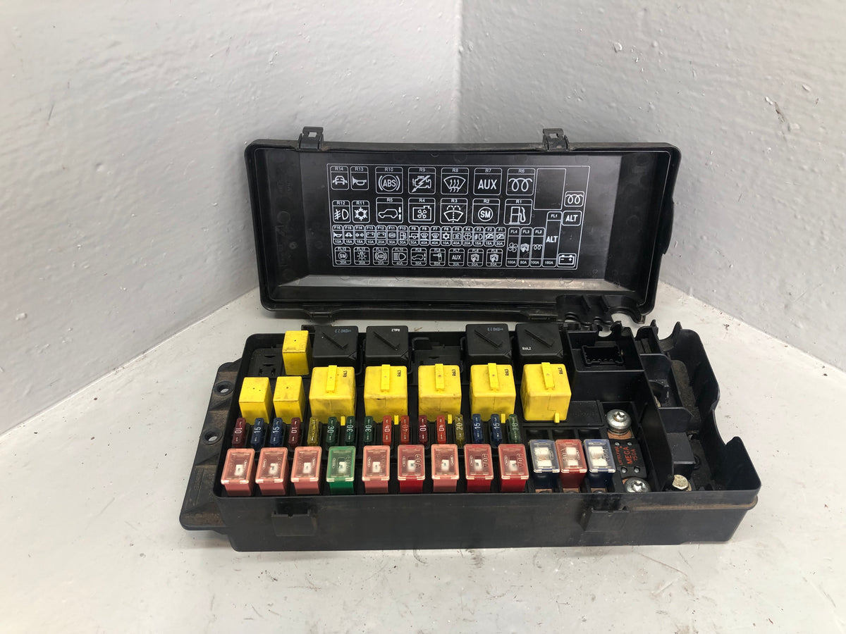 Discovery 2 Fuse Box and Cover Engine Bay 2.5 TD5 Land Rover L20076