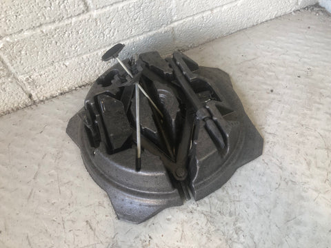 Freelander 2 Scissor Jack with Handle in Housing Brace Land Rover J07076