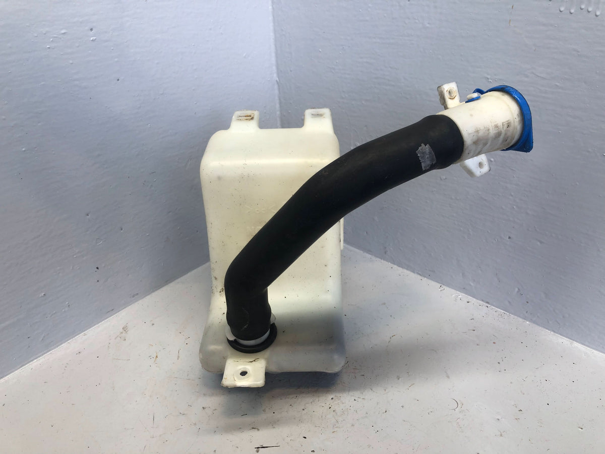 Freelander 1 Washer Bottle Windscreen 2 x Pumps Land Rover 1998 to 2006