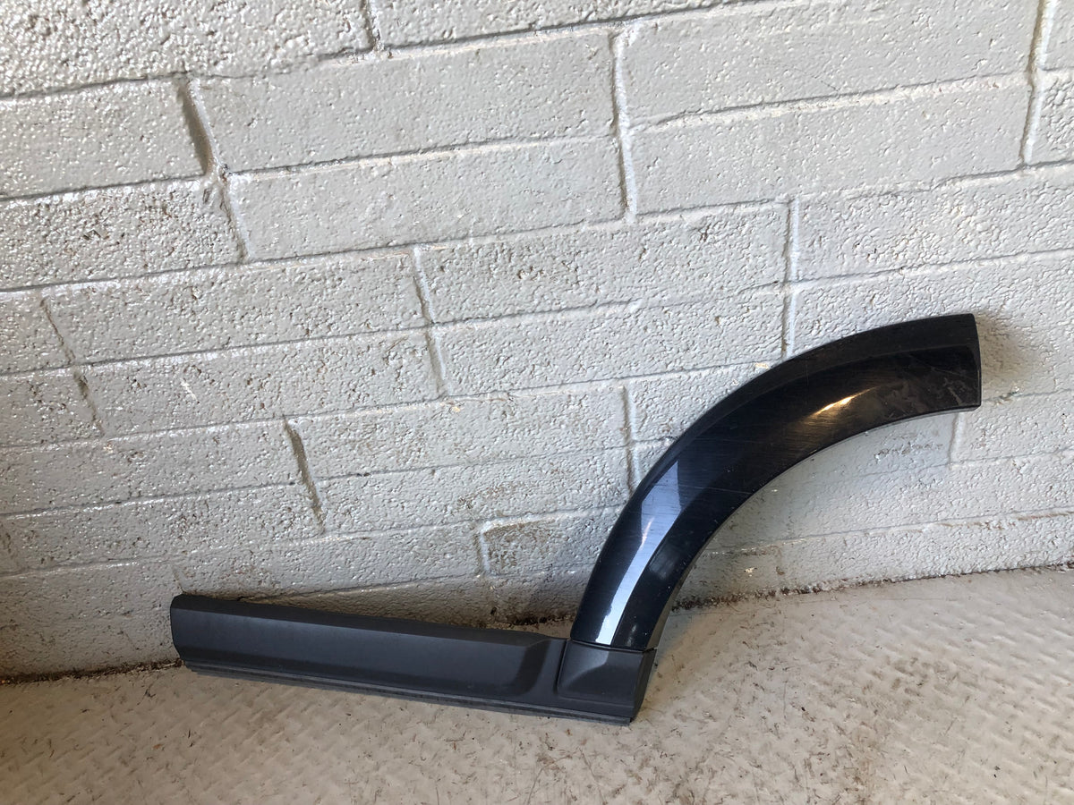 Discovery 4 Door Arch Trim Near Side Rear Sumatra Black Land Rover