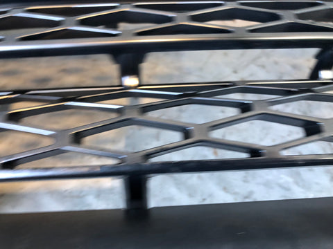 Range Rover Sport Front Grille Facelift in Grey and Silver 2009 to 2013 L28096