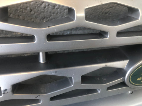 Discovery 4 Grille Front Zermatt Silver Land Rover 2009 to 2016 L10076