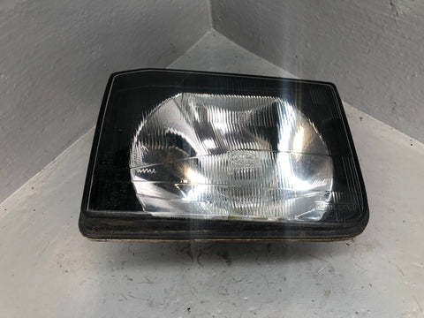 Discovery 2 Headlight Near Side Pre-Facelift XBC105130 Land Rover L20076