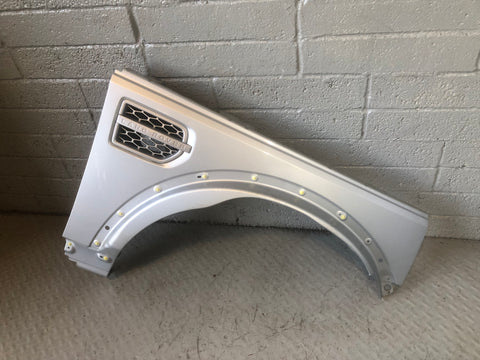 Discovery 4 Wing Off Side Front Zermatt Silver Land Rover 2009 to 2016 L10076