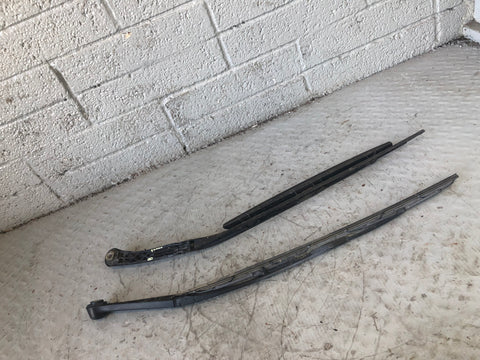 Range Rover L322 Front Windscreen Wiper Arms Pair 2010 to 2013 L29076