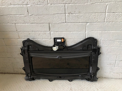 Discovery 4 Sunroof Complete with Motor and Blind Land Rover 2009 to 2016 J23096