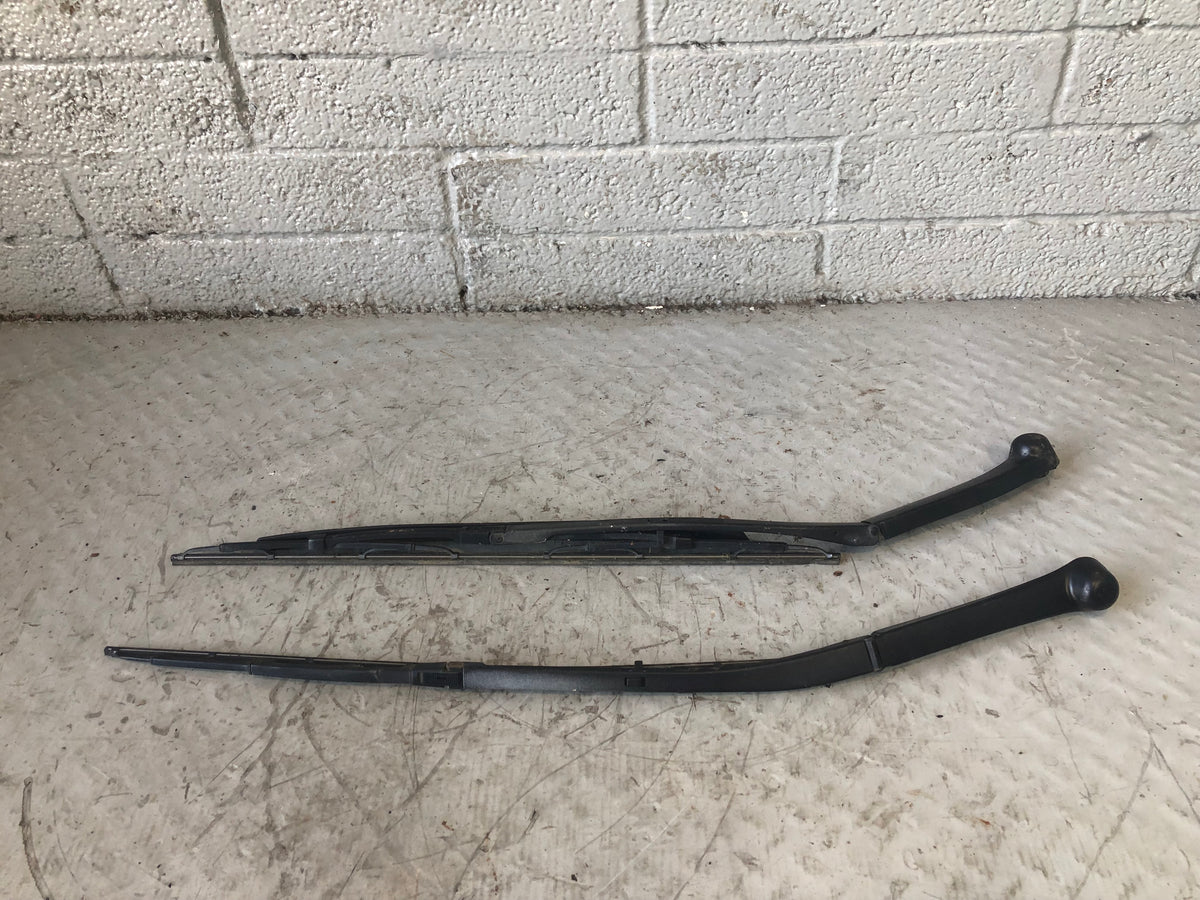 Range Rover L322 Front Windscreen Wiper Arms Pair 2010 to 2013 L29076