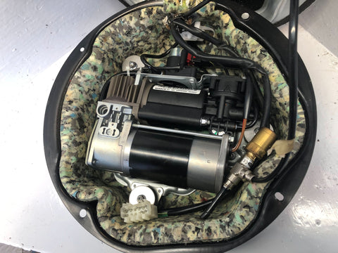 Range Rover L322 Air Suspension Compressor Pump Wabco and Housing 2002 to 2006