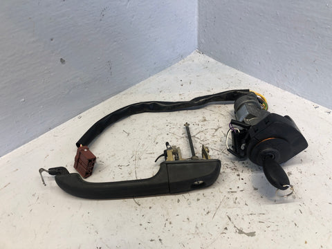 Discovery 2 Ignition Barrel Key and Door Handle Land Rover 1998 to 2004 L14106