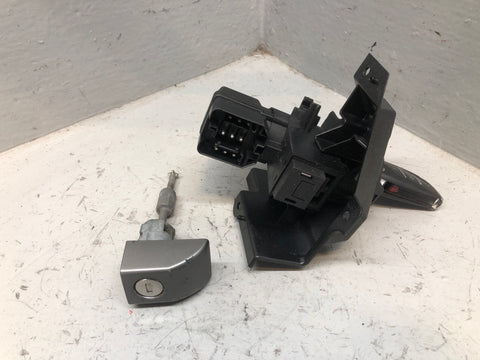 Range Rover L322 Ignition Barrel with Key Lock Set 3.6 TDV8 2006 to 2009 D29096