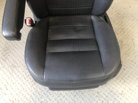 Discovery 3 Seats Leather Electric x 7 Land Rover in Black 2004 to 2009 J12086