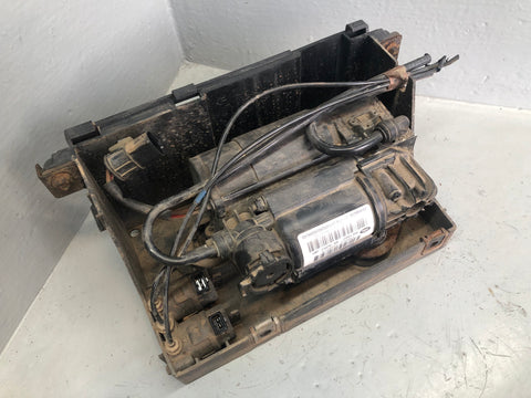 Discovery 2 Air Suspension Compressor Wabco RQG100041 Housing Land Rover L20076