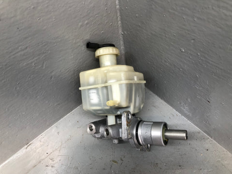Discovery 3 Brake Master Cylinder with Reservoir Manual Land Rover 2004 to 2009