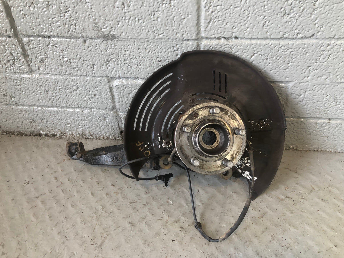 Discovery 4 Hub Off Side Front with ABS Sensor Land Rover 2009 to 2016 J18066