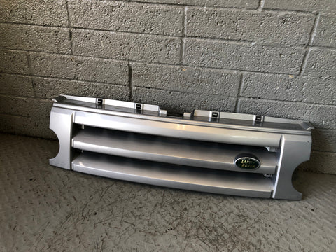 Discovery 3 Grille Front Zermatt Silver Land Rover 2004 to 2009 L03096