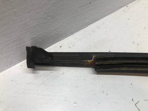 Discovery 2 Weather Strip Seal Near Side Front Window Trim Land Rover
